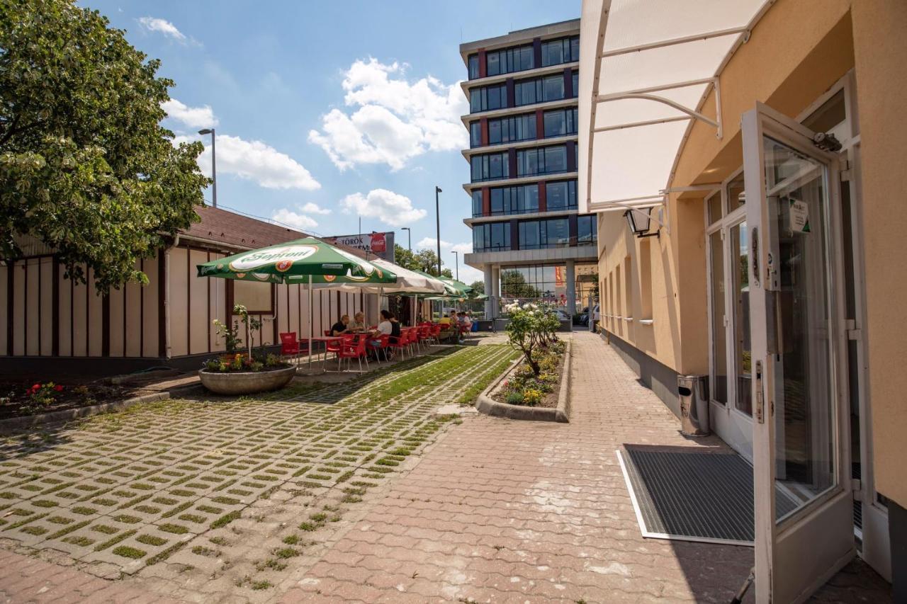 Nepliget Hotel Budapest Ngoại thất bức ảnh
